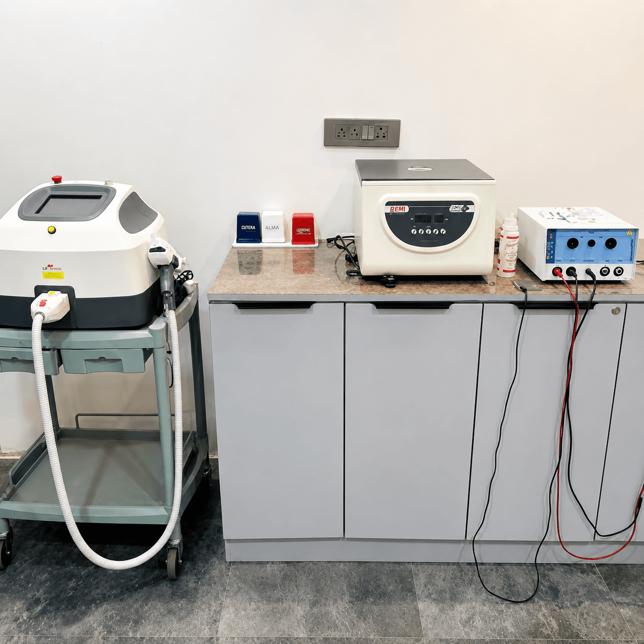 Advanced dermatology equipment at Reyansh Skin Clinic